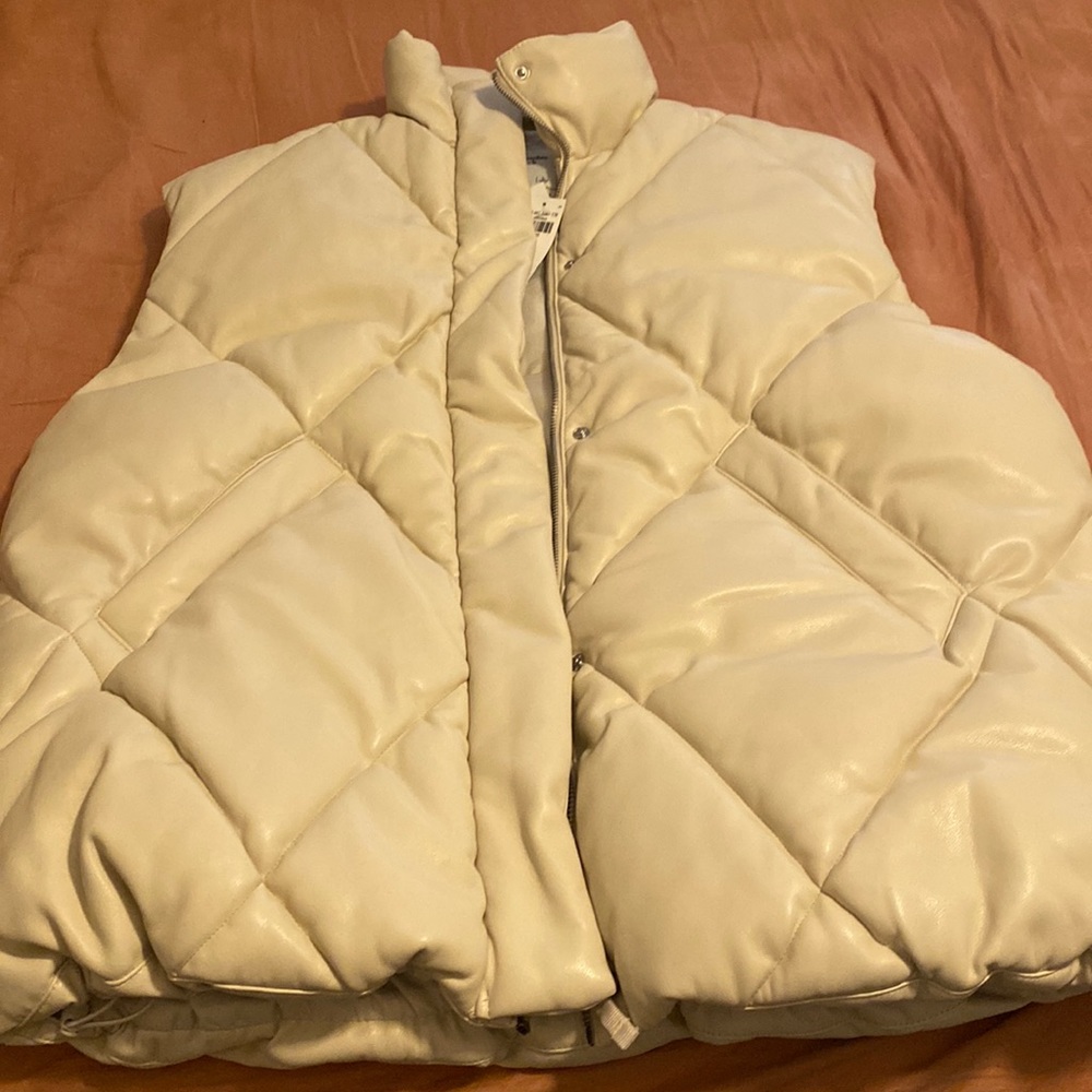 New Abercrombie puffer style vest